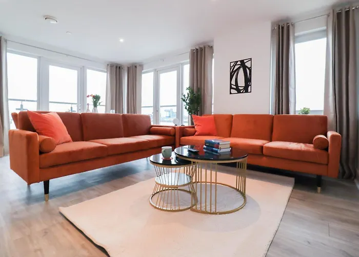 Serene 2-Bedroom Apartment By The River
