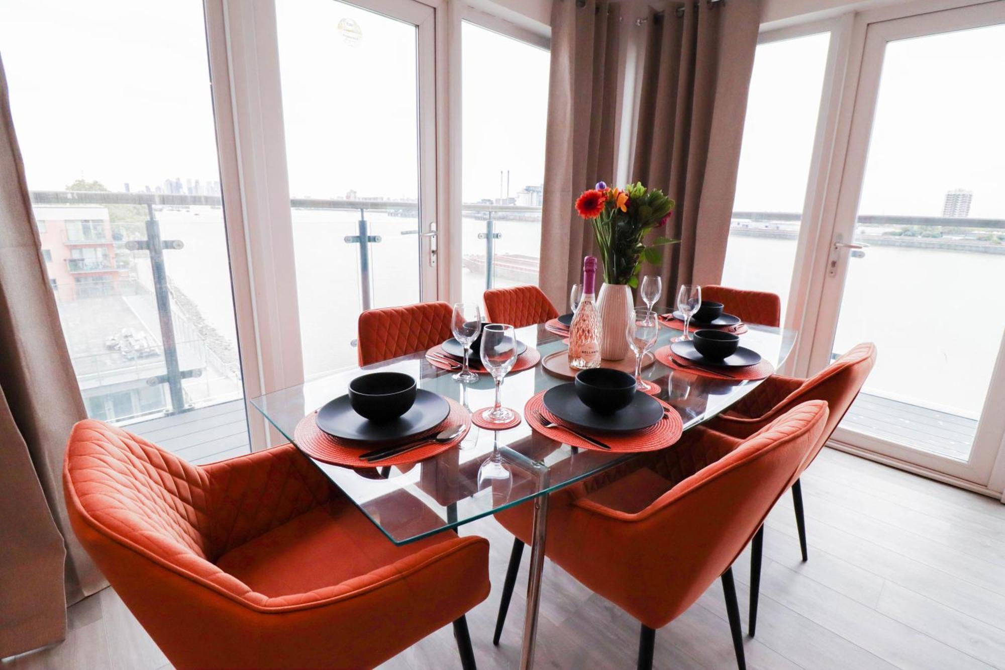 Serene 2-bedroom By The River Londen