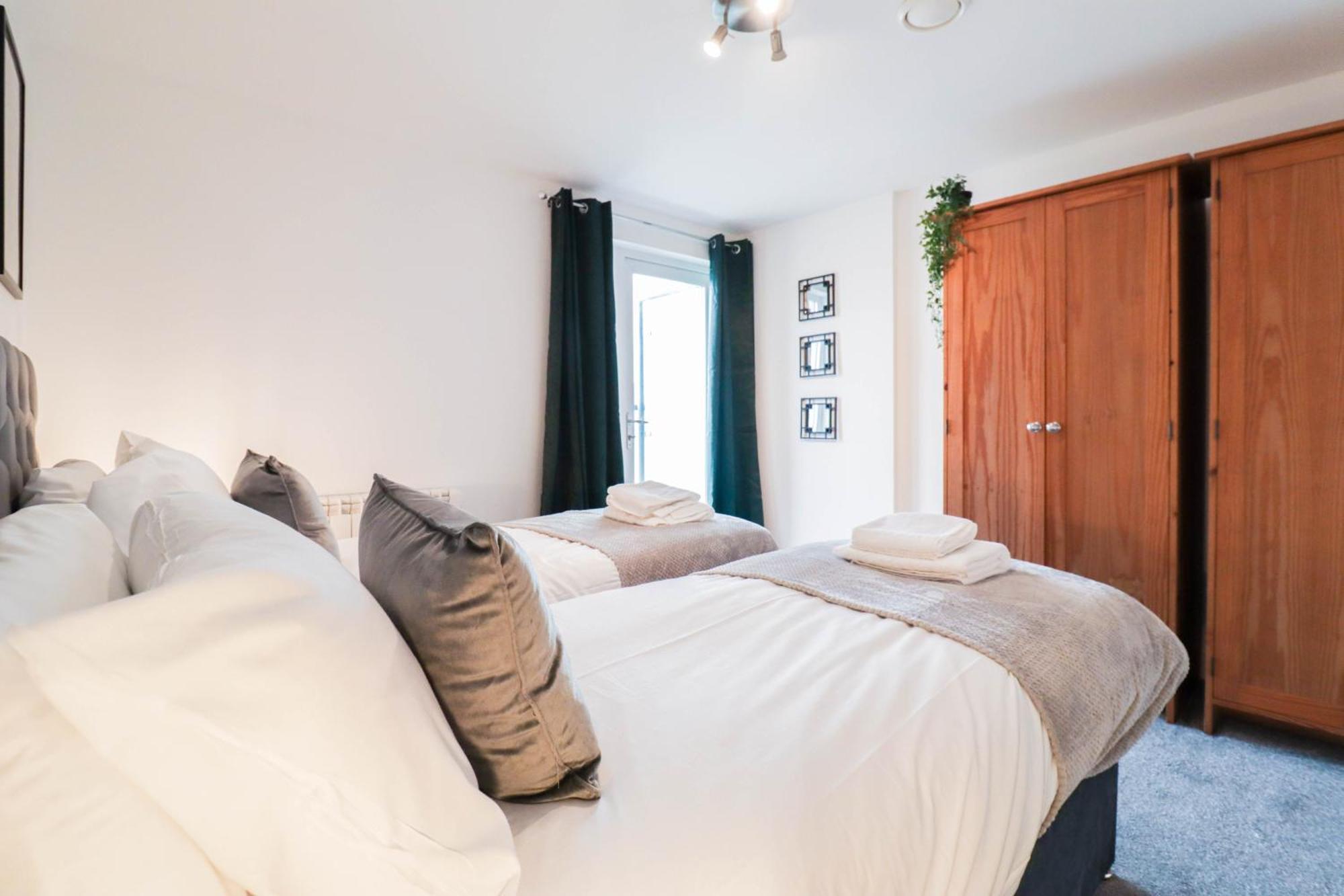 Serene 2-bedroom By The River *