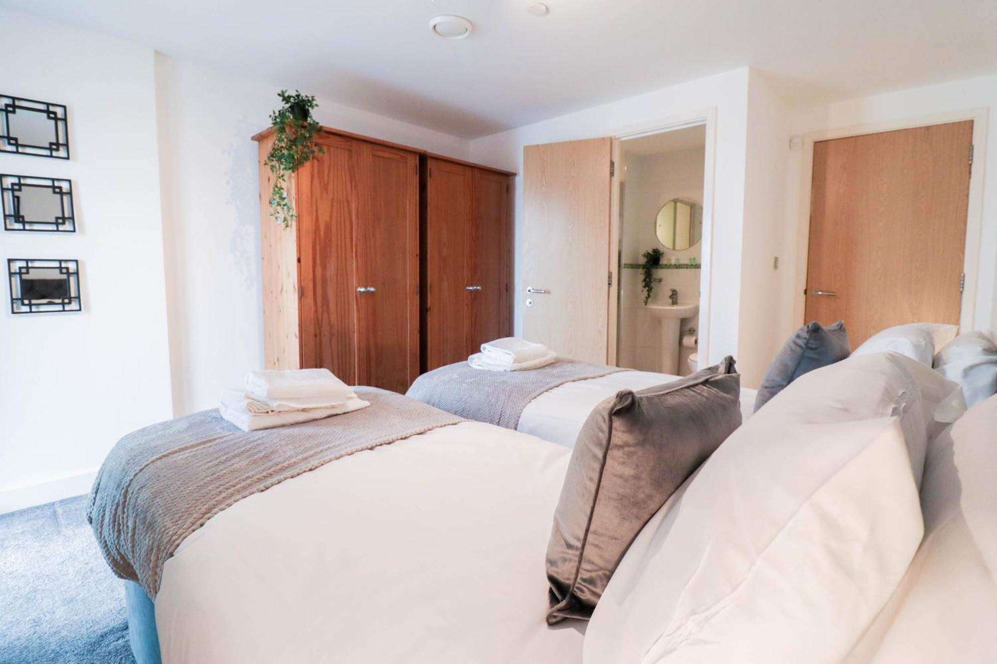 Serene 2-bedroom By The River Appartement