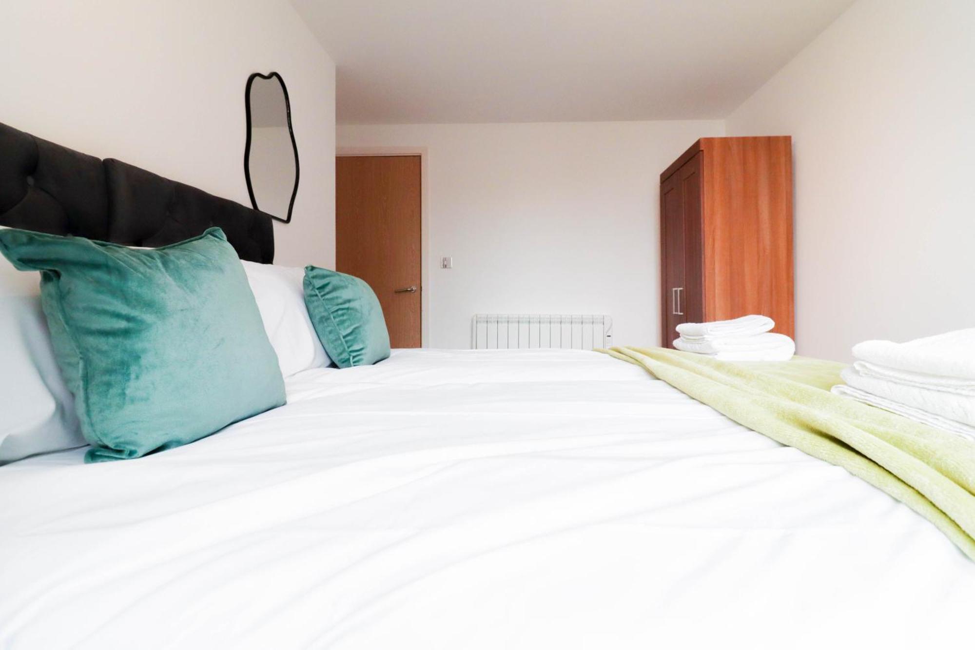 Serene 2-bedroom By The River Appartement